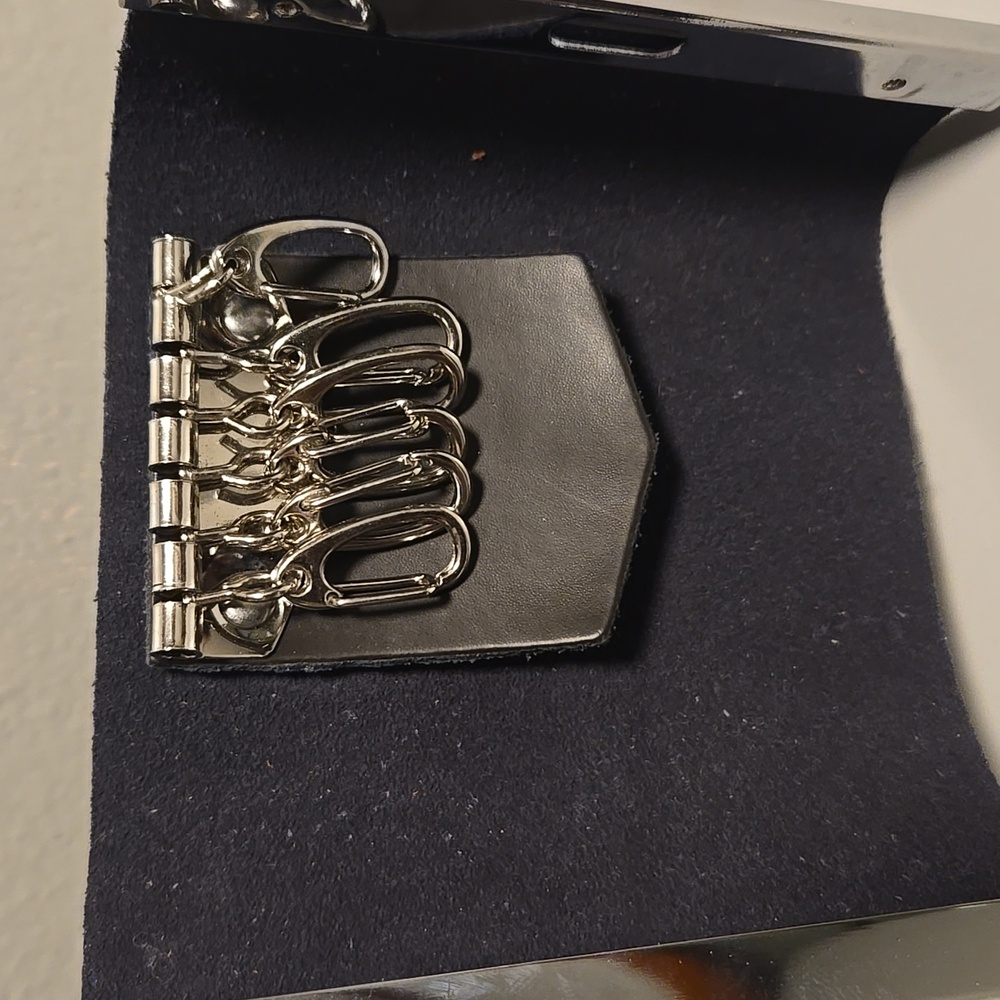Salvatore Ferragamo Authentic Keyholder Black Leather - Picture 4 of 8